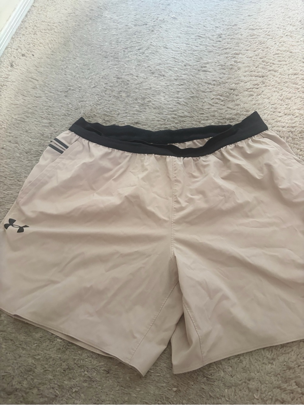 Under Armour Men’s Beige Athletic Shorts with Black Waistband XL used